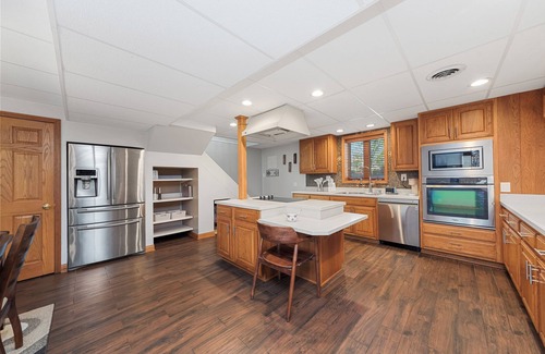 Fox Valley Casa | Spacious and family friendly getaway. 8 mins from Chicago Premium Outlet Mall.