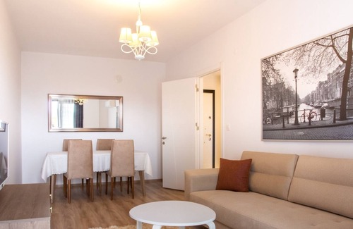 Cigli Apartamento | Spacious and Furnished Flat with Balcony in Izmir