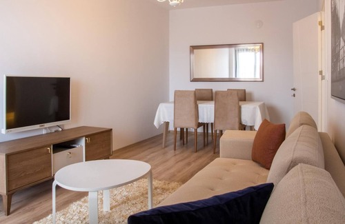 Cigli Apartamento | Spacious and Furnished Flat with Balcony in Izmir