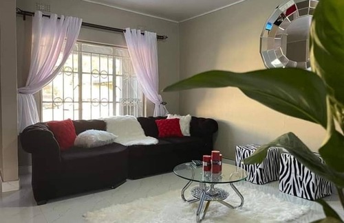 Lusaka Apartamento | Spacious and Harmonious 2 Bedroomed Apartment