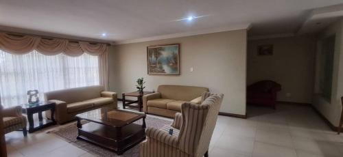 Greater Johannesburg Metropolitan Area Apartamento | Spacious and homely 4-bed home in Honey Hills