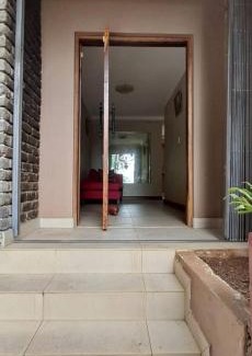 Greater Johannesburg Metropolitan Area Apartamento | Spacious and homely 4-bed home in Honey Hills