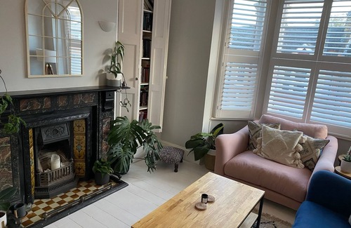 Knight's Hill Apartamento | Spacious and homely flat perfect for a couple