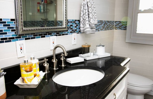North Valley Stream Casa | Spacious and luxurious retreat, perfect NYC getaway/15 min to JFK