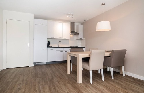 Merenwijk Apartamento | Amplio y lujoso apartamento en el primer piso con balcón en Kaag (10).
