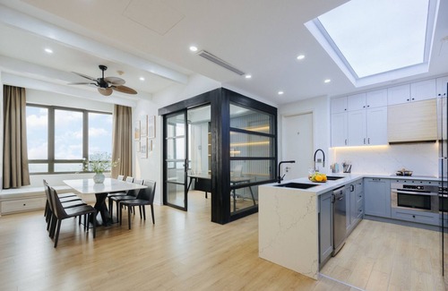 Dich Vong Hau Apartamento | Spacious and luxurious 3-bedroom apartment with WiFi, AC in pleasant Cầu Giấy