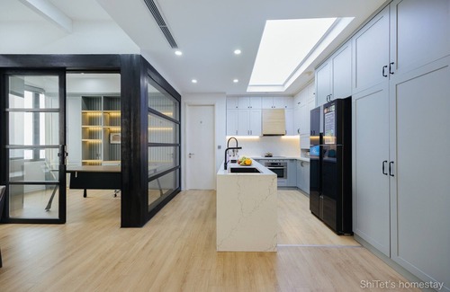 Dich Vong Hau Apartamento | Spacious and luxurious 3-bedroom apartment with WiFi, AC in pleasant Cầu Giấy