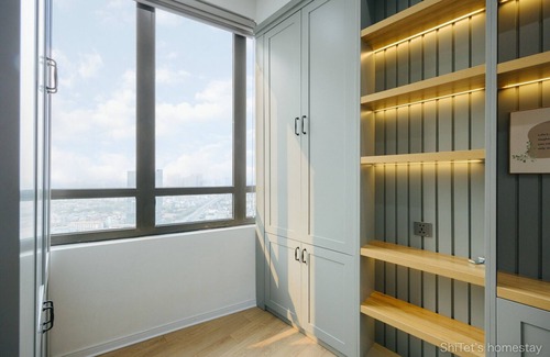 Dich Vong Hau Apartamento | Spacious and luxurious 3-bedroom apartment with WiFi, AC in pleasant Cầu Giấy