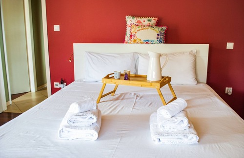 Agia Paraskevi Apartamento | Spacious and Modern Apt in the Suburbs of Athens