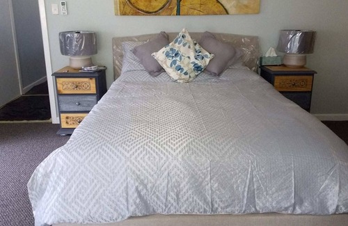 Sutton Forest Cama Y Desayuno | Spacious and modern room w ensuite (pet friendly)