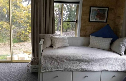 Sutton Forest Cama Y Desayuno | Spacious and modern room w ensuite (pet friendly)