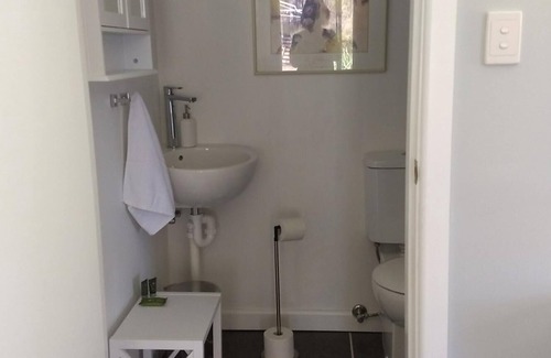 Sutton Forest Cama Y Desayuno | Spacious and modern room w ensuite (pet friendly)
