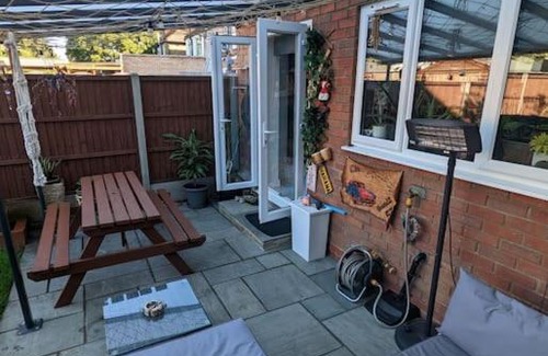 Jubilee Casa | Spacious and modern 2 bed house with garden.