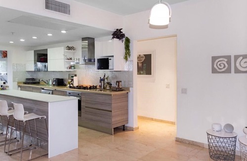Boegoeroei Apartamento | Spacious and modern 4-bedroom condo ground level