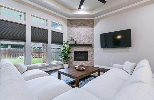 Coppell Casa | Spacious and Modern 4BR 2BA 5MintoDFW