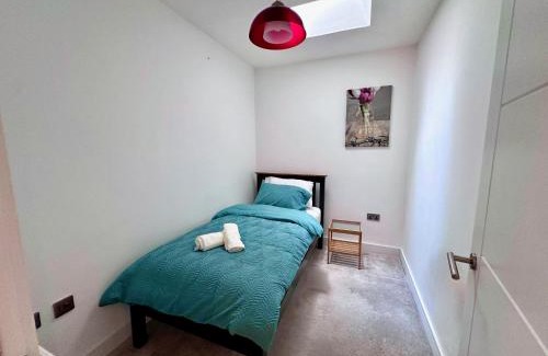 Offerton Apartamento | Spacious and Modern Entire Home with Garden