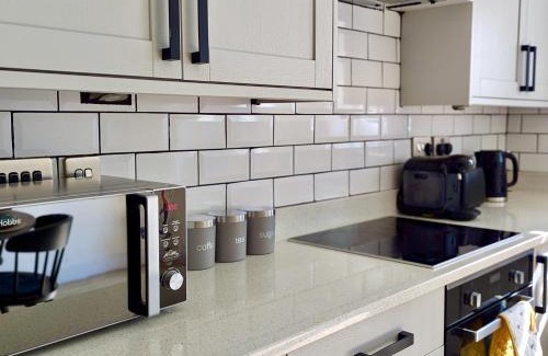 Offerton Apartamento | Spacious and Modern Entire Home with Garden