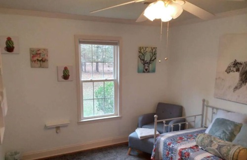 Manning Casa | Spacious and Modern Lake Marion Family Getaway- Close to Charleston and Columbia