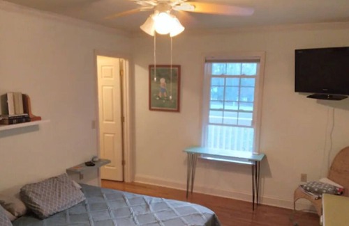Manning Casa | Spacious and Modern Lake Marion Family Getaway- Close to Charleston and Columbia