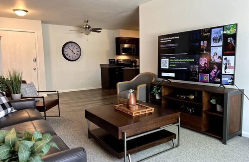 Fond du Lac Apartamento | Spacious And Modern 2 Bedroom Serviced Apartment