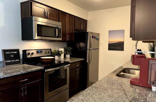 Fond du Lac Apartamento | Spacious And Modern 2 Bedroom Serviced Apartment