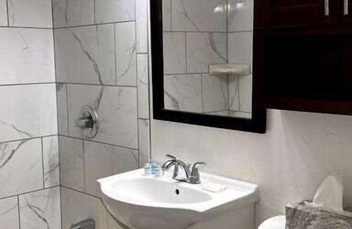 Fond du Lac Apartamento | Spacious And Modern 2 Bedroom Serviced Apartment