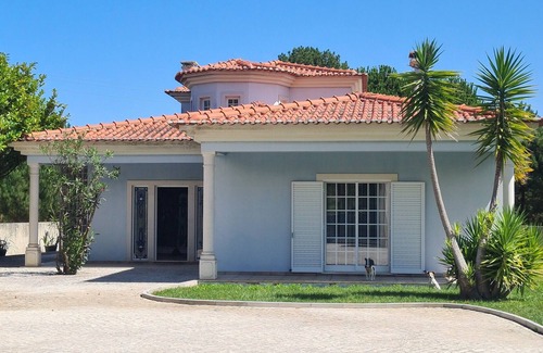 Pataias Gare Villa | Amplia y moderna villa en medio de los pinos - Clos de mur - NAZARÉ