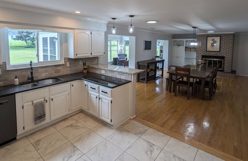 Amberley Village Casa | Spacious and Peaceful 3-Bedroom House in Cincinnati