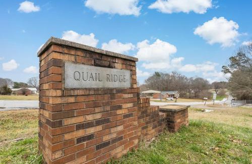 Valley Falls Casa | Spacious and private home at Boiling Springs