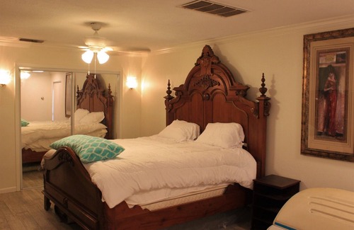Taylor Lake Village Casa | Spacious and relaxing 4-bedroom Coastal House