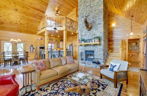 Maysville Casa | Spacious and Secluded Cabin 25 Mi to Bentonville!