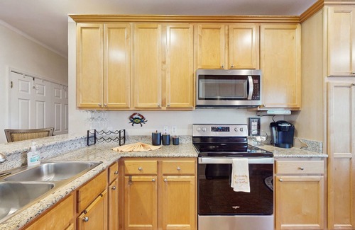 Burnt Store Marina Condominio | Spacious and snowbird friendly home with W/D, close to beaches, parks and harbor