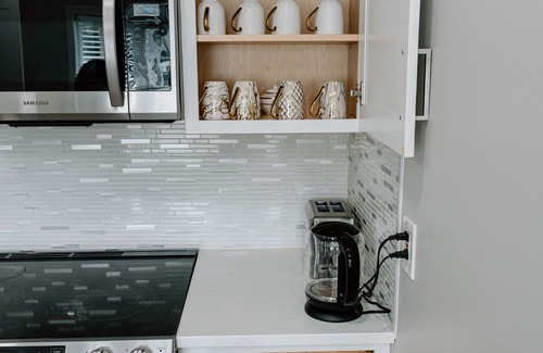Franconia Casa | Spacious and stylish townhome nestled in the vibrant heart of Alexandria, VA