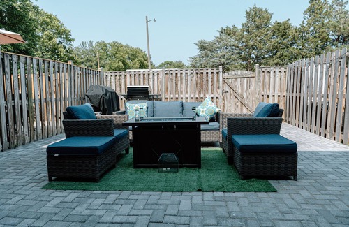 Franconia Casa | Spacious and stylish townhome nestled in the vibrant heart of Alexandria, VA