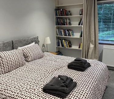 Oxford Casa | Spacious and stylish with games room, huge garden, peaceful surroundings