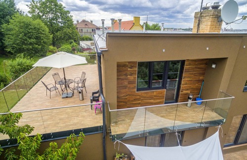 Vrsovice Apartamento | Amplio y luminoso apartamento, bien equipada, Wifi, televisión vía satélite, zona tranquila cerca de Centro de la ciudad