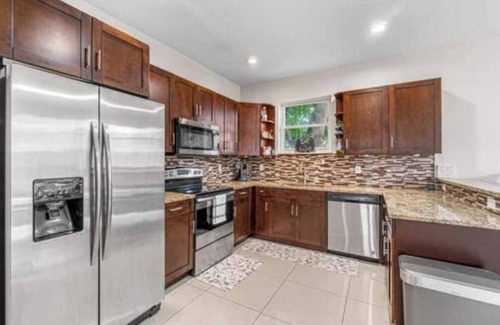 Greenacres Casa | Spacious and Updated 3/2 Bed and Bath!