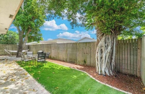 Greenacres Casa | Spacious and Updated 3/2 Bed and Bath!
