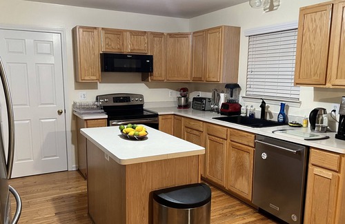 Ann Arbor Casa | Spacious Ann Arbor, Michigan getaway! Enjoy all that the city has to offer!