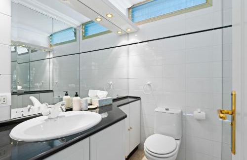 Guía de Isora Apartamento | Spacious apart with large terrace,5 min beach