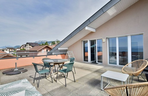 Evian-les-Bains Apartamento | Amplio apartamento con terraza, se admiten mascotas y aparcamiento