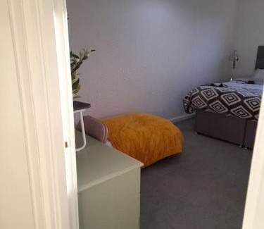 North Bitchburn Apartamento | Spacious Apartment with Balcony, Breakfast & Parking,