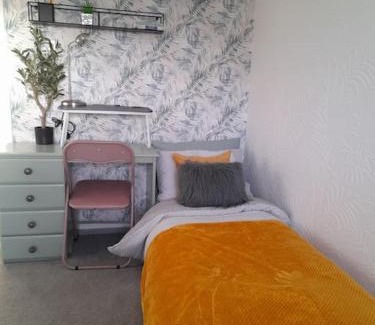North Bitchburn Apartamento | Spacious Apartment with Balcony, Breakfast & Parking,