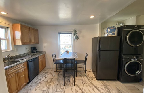 Medford Apartamento | Amplio apartamento - ¡A 5 millas de Boston!