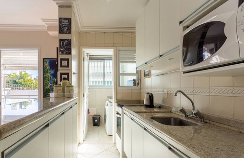 Jurere Apartamento | Spacious Apartment With Pool in Jurere Chr025