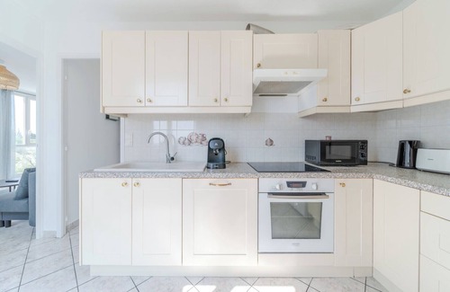 Bron Apartamento | Spacious Apartment for 8 People - Bron Grand Clement