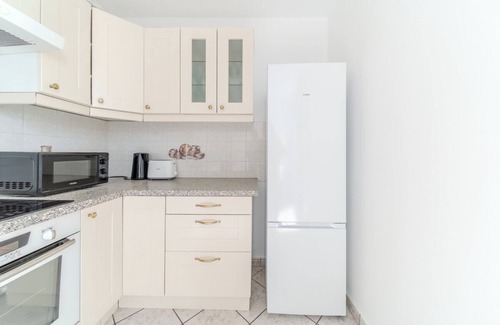 Bron Apartamento | Spacious Apartment for 8 People - Bron Grand Clement