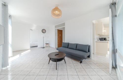 Bron Apartamento | Spacious Apartment for 8 People - Bron Grand Clement