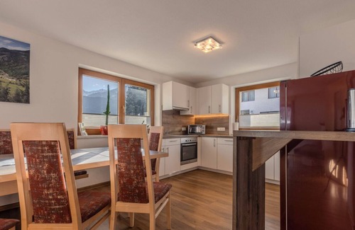 Umhausen Apartamento | Amplio apartamento para 2 a 9 personas con jardín.