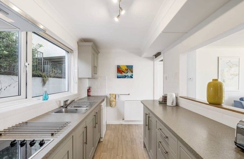 Rock Apartamento | Spacious Apartment in Rock, Private Parking
